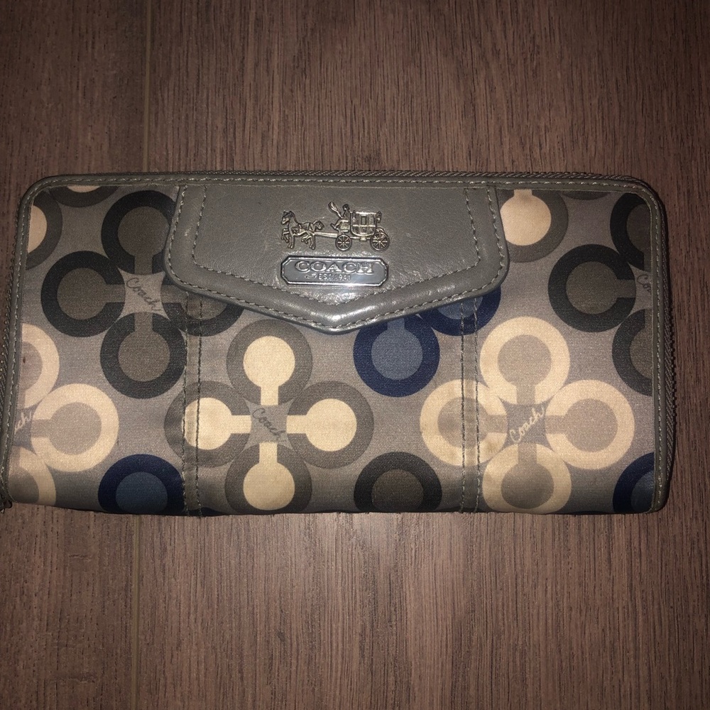 Coach Accordion Zip Wallet -Women’s large